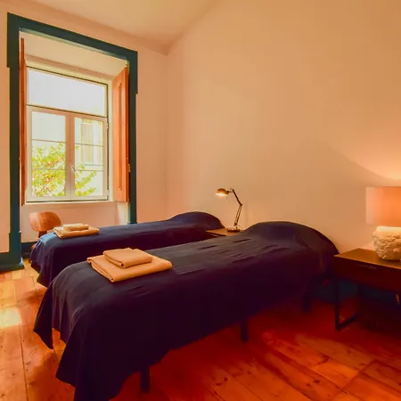 Lost :: Chiado House 3* Lizbona