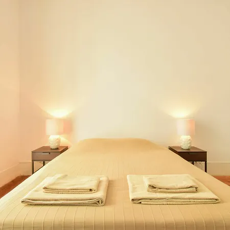 Gasthuis Lost :: Chiado House 2*